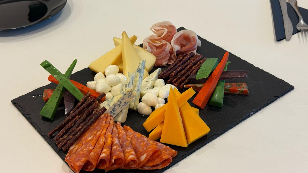 Cum arată loja lui Dan Șucu la FCSB - Rapid » Ce are în meniu patronul giuleștenilor