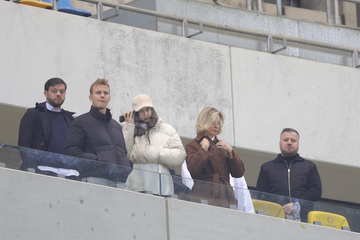 Dan Șucu, surprins la derby alături de jucătorul pe care a luat 500.000 de euro! Mircea Lucescu și Mircea Geoană sunt prezenți pe stadion