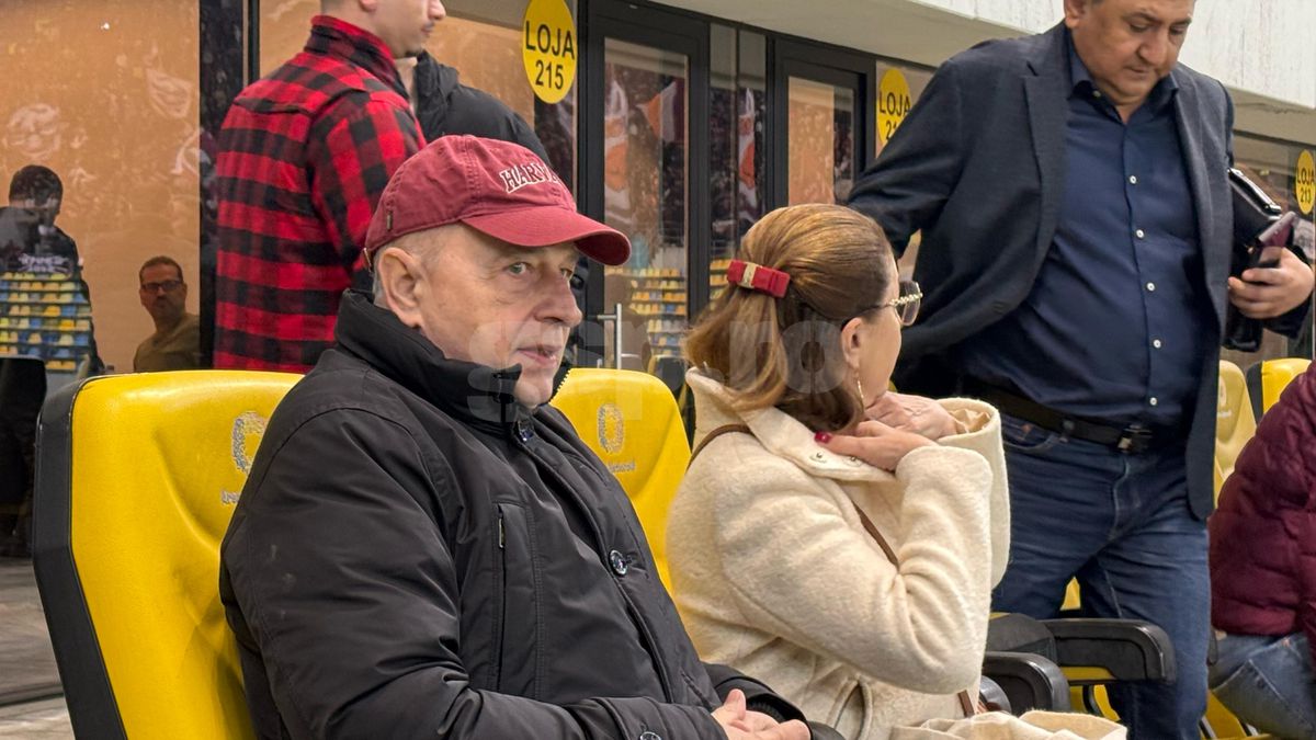 Dan Șucu, surprins la derby alături de jucătorul pe care a luat 500.000 de euro! Mircea Lucescu și Mircea Geoană sunt prezenți pe stadion