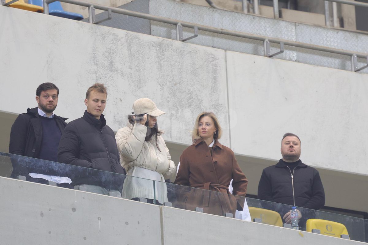 Dan Șucu, surprins la derby alături de jucătorul pe care a luat 500.000 de euro! Mircea Lucescu și Mircea Geoană sunt prezenți pe stadion