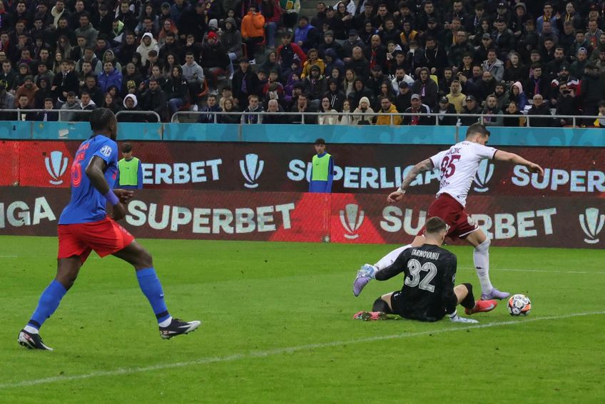 Elvir Koljic a primit cartonaș galben la simularea din prima repriză. foto: Ionuț Iordache