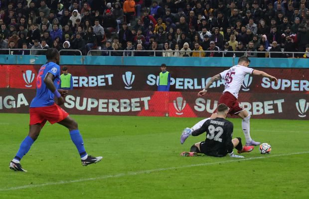 Faza din Rapid - FCSB care l-a făcut pe Marius Șumudică să ceară disperat intervenția VAR » Primul verdict al specialistului