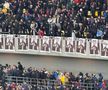 Galeria FCSB l-a îmbrăcat pe Șumudică în bufon! Jigniri și mesaje batjocoritoare: antrenorul s-a plâns la arbitru