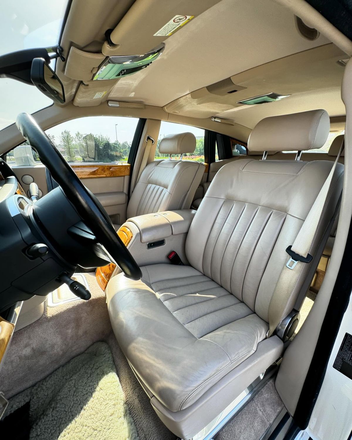 Ion Țiriac, surprins pe străzile din București cu o mașină din 2004 și peste 65.000 de kilometri la bord