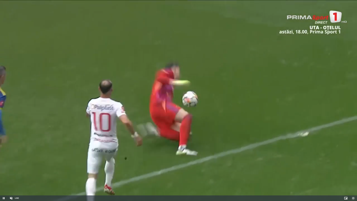 Gol de cascadorii râsului în Superliga! Ploaia de la Sibiu l-a doborât pe portarul Krell