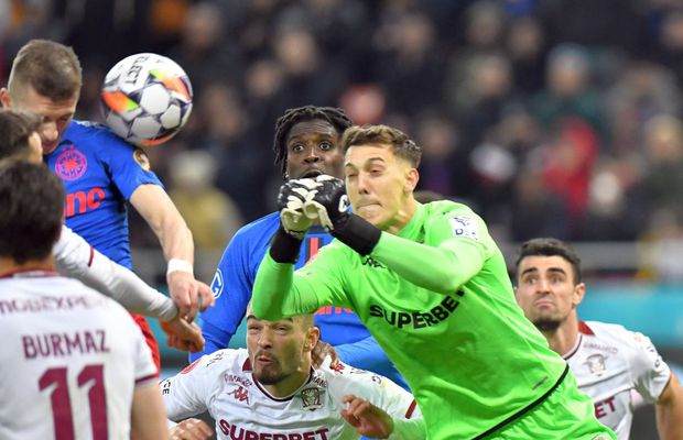 Debut de COȘMAR la Rapid! » Gafă de proporții și gol încasat în derby-ul cu FCSB