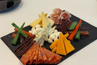 Cum arată loja lui Dan Șucu la FCSB - Rapid » Ce are în meniu patronul giuleștenilor