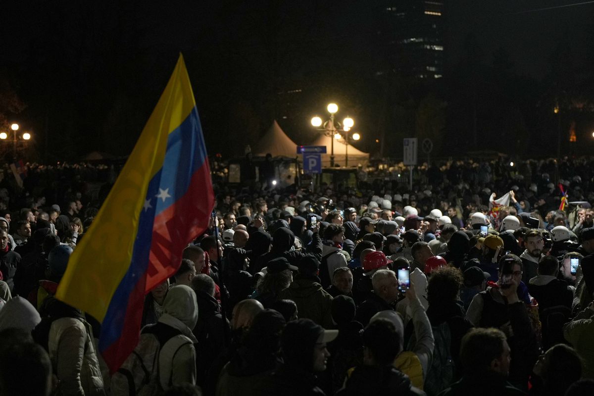 Imagini NEMAIVĂZUTE de la Belgrad: cel mai mare protest din istoria țării » Sute de mii de oameni pe străzi! Djokovic, printre sportivii care au susținut demersul