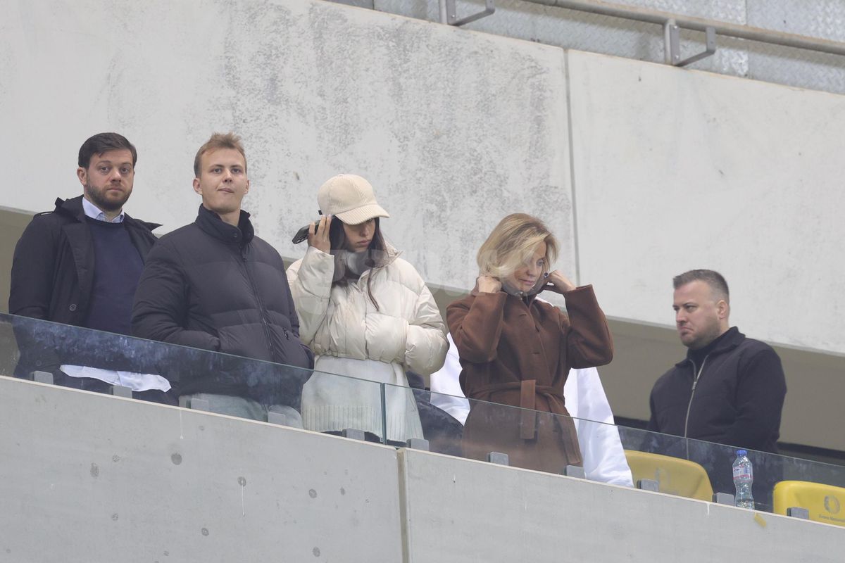 Dan Șucu, surprins la derby alături de jucătorul pe care a luat 500.000 de euro! Mircea Lucescu și Mircea Geoană sunt prezenți pe stadion