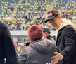 Dan Șucu, surprins la derby alături de jucătorul pe care a luat 500.000 de euro! Mircea Lucescu și Mircea Geoană sunt prezenți pe stadion
