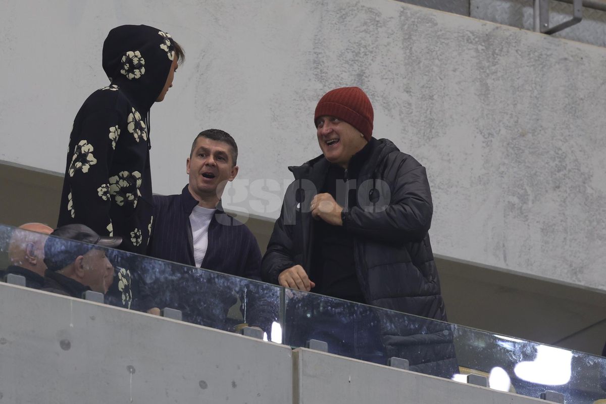 Dan Șucu, surprins la derby alături de jucătorul pe care a luat 500.000 de euro! Mircea Lucescu și Mircea Geoană sunt prezenți pe stadion