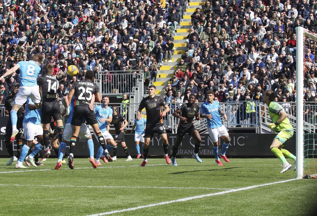 Ionuț Radu, în echipa etapei din Serie A, după prestația de vis din Venezia - Napoli