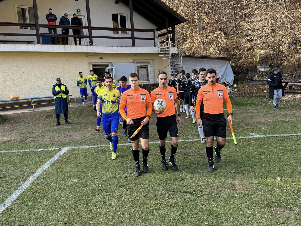 Stadionul din Râșnov, poziționat într-un loc pitoresc
