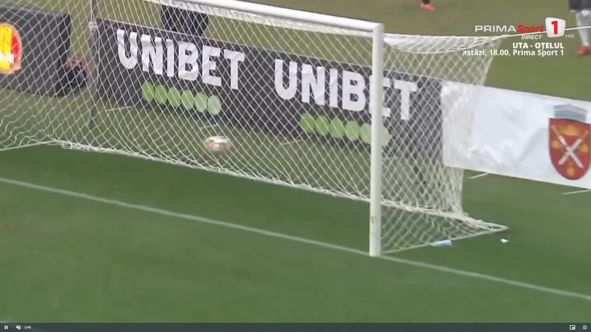 Gol de cascadorii râsului în Superliga! Ploaia de la Sibiu l-a doborât pe portarul Krell