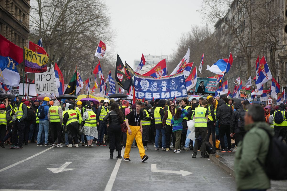 Imagini NEMAIVĂZUTE de la Belgrad: cel mai mare protest din istoria țării » Sute de mii de oameni pe străzi! Djokovic, printre sportivii care au susținut demersul
