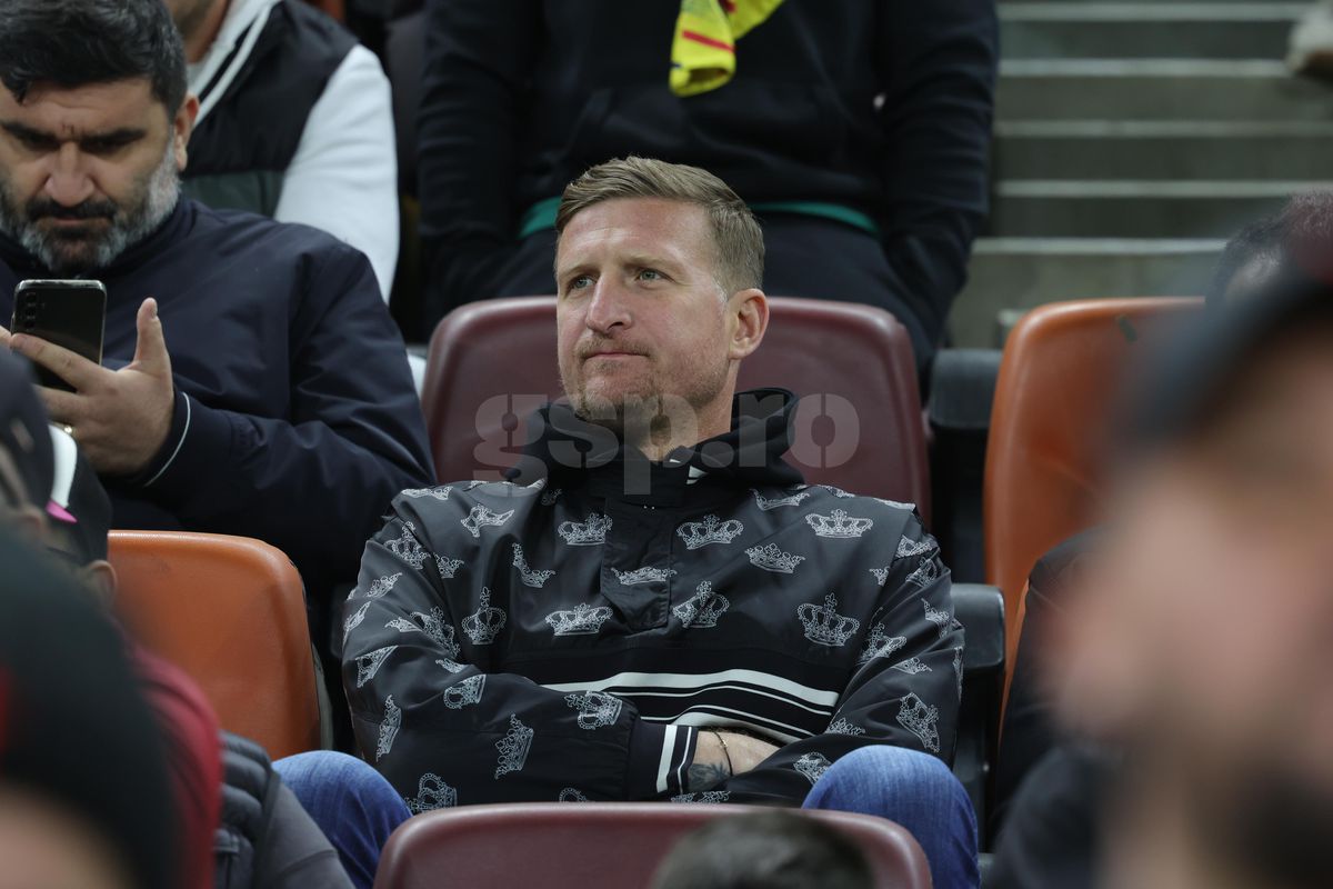 Dan Șucu, surprins la derby alături de jucătorul pe care a luat 500.000 de euro! Mircea Lucescu și Mircea Geoană sunt prezenți pe stadion