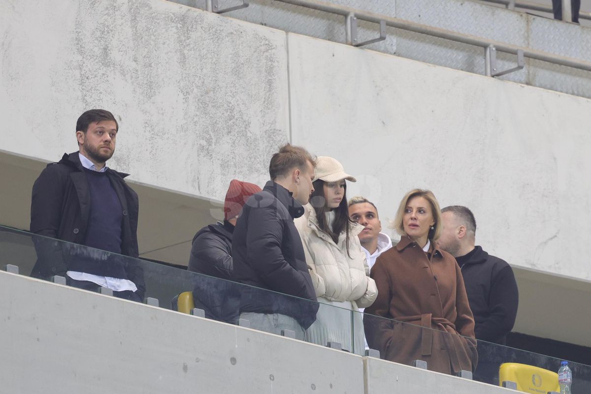 Dan Șucu, surprins la derby alături de jucătorul pe care a luat 500.000 de euro! Mircea Lucescu și Mircea Geoană sunt prezenți pe stadion