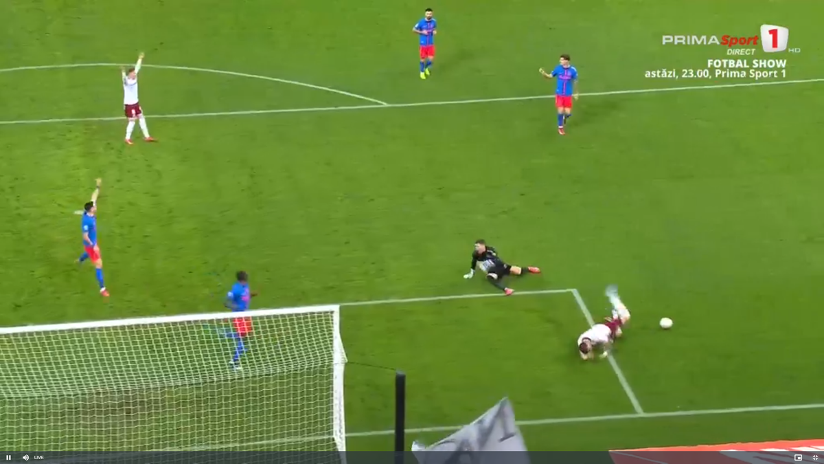 Rapid a cerut penalty în prima repriză a derby-ului cu FCSB