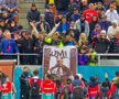 Suporterii FCSB l-au îmbrăcat pe Marius Șumudică în bufon!