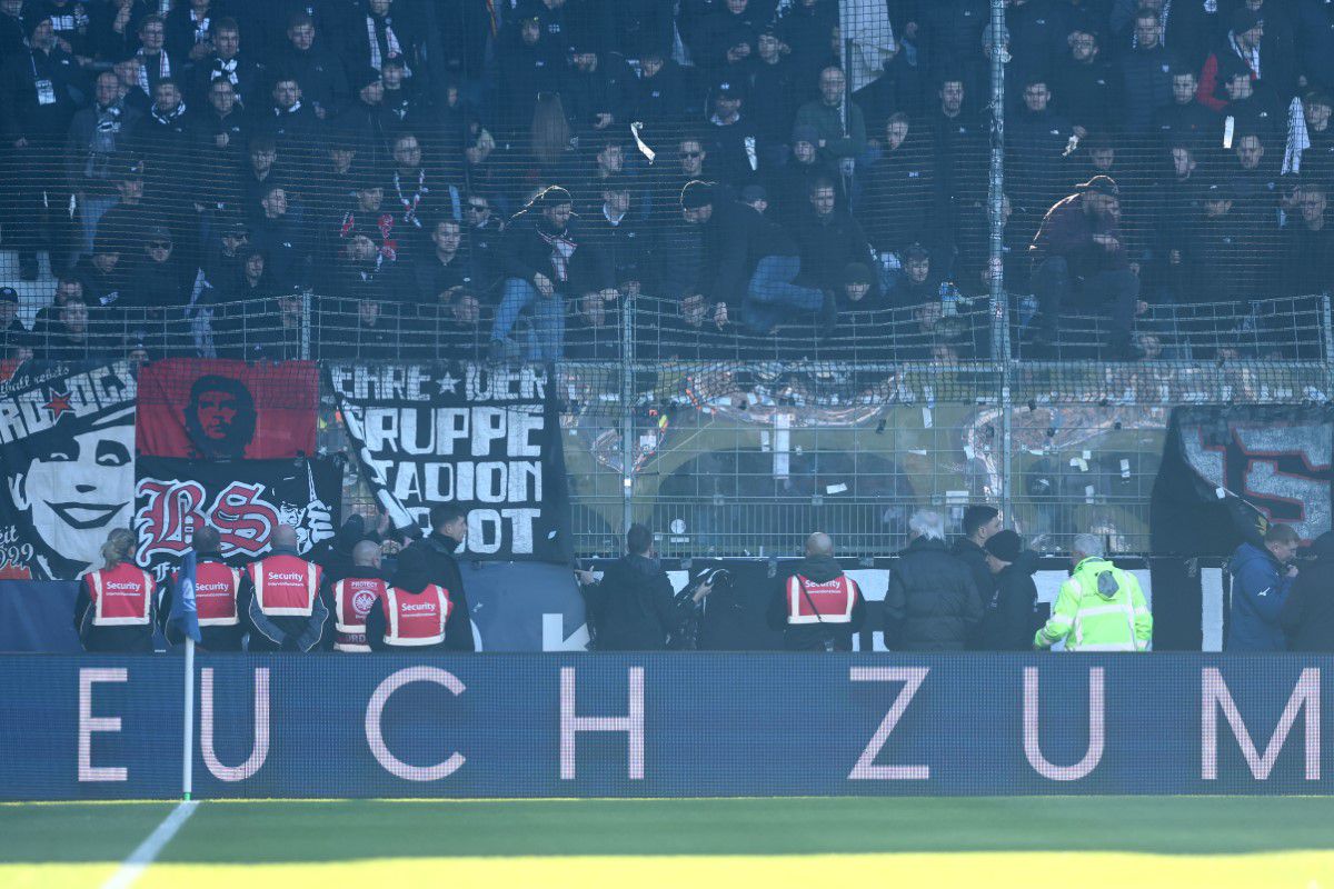 Start întârziat cu 50 de minute în Bundesliga! Motivul este incredibil