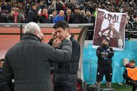 Galeria FCSB l-a îmbrăcat pe Șumudică în bufon! Jigniri și mesaje batjocoritoare: antrenorul s-a plâns la arbitru