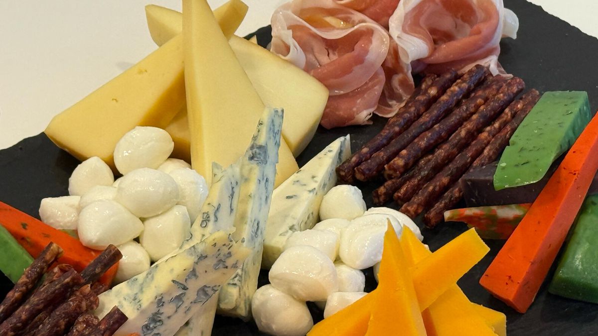 Cum arată loja lui Dan Șucu la FCSB - Rapid » Ce are în meniu patronul giuleștenilor