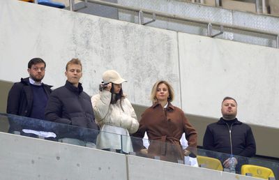 Dan Șucu, surprins la derby alături de jucătorul pe care a luat 500.000 de euro! Mircea Lucescu și Mircea Geoană sunt prezenți pe stadion