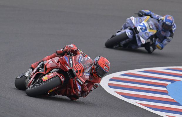 Marc Marquez, victorios în Marele Premiu al Argentinei după o luptă crâncenă cu fratele său » Record impresionant egalat de sextuplul campion mondial