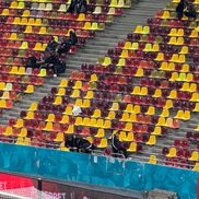FCSB, cu sistemul de sonorizare în peluză. FOTO: GSP.RO