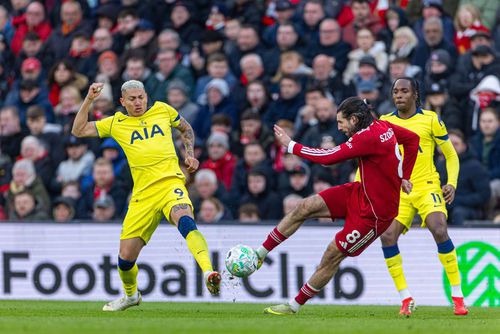 Duelul marcatorilor: Richarlison (în galben) vs Szoboslai / Foto: Imago