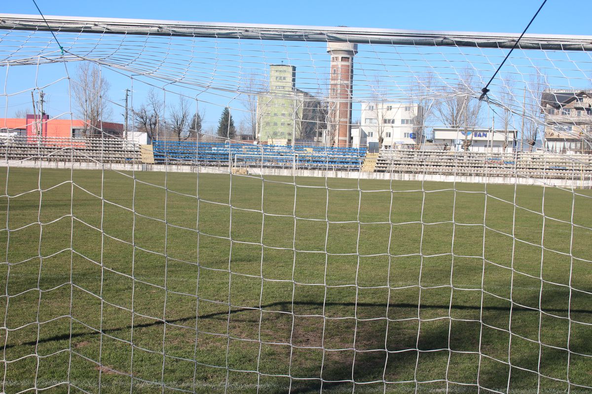 Cum arată acum stadionul pe care Borcea i-a stins țigara pe frunte lui MM Stoica » De la Dinamo, Hamburg și Olanda la Real Cosâmbești și Bărăganul Ciulnița