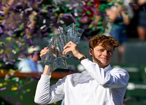 După ce a câștigat titlul la Indian Wells, Jannik Sinner i-a adus un omagiu lui Medvedev: „Este necesar tenisului”
