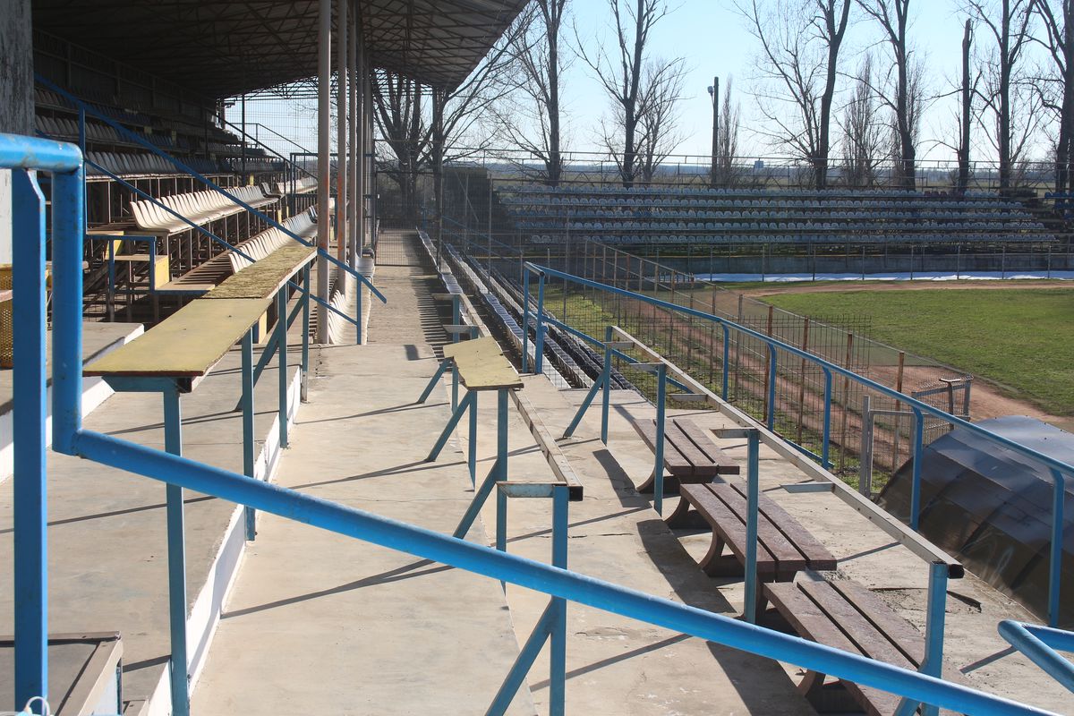 Cum arată acum stadionul pe care Borcea i-a stins țigara pe frunte lui MM Stoica » De la Dinamo, Hamburg și Olanda la Real Cosâmbești și Bărăganul Ciulnița