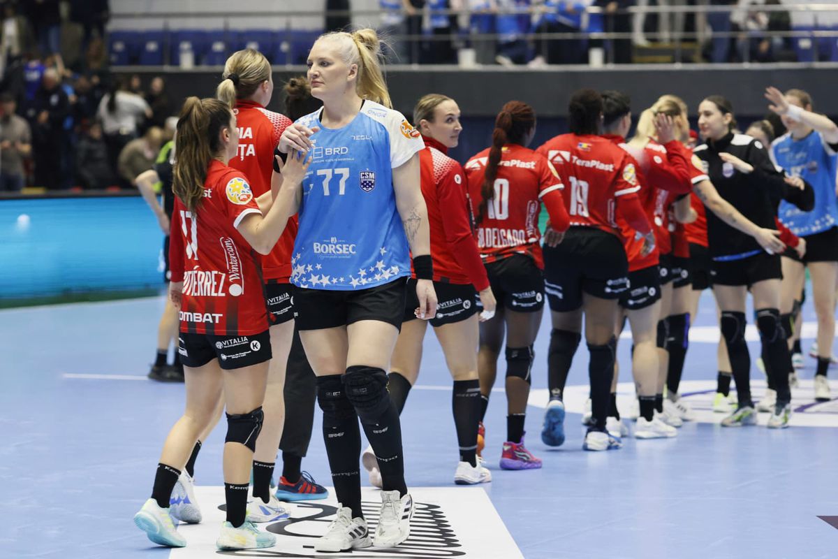Gloria Bistrița, sărbătoare în peluză la finalul meciului cu CSM București
