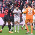 Lui Luis Diaz nu-i vine să creadă a a fost eliminat deși fusese faultat în careu de portarul Blaswich (Leverkusen) / foto: Imago