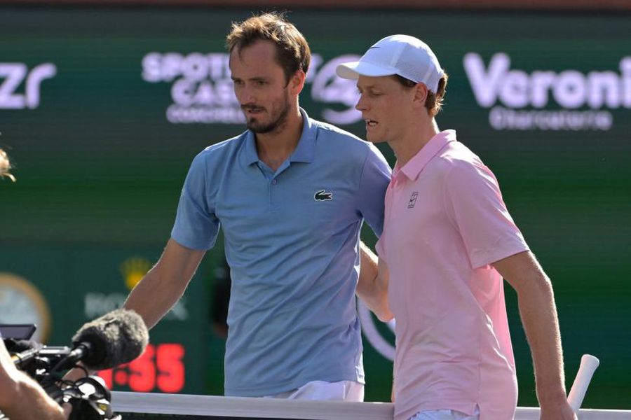 Daniil Medvedev și Jannik Sinner la Indian Wells După ce a câștigat titlul la Indian Wells, Jannik Sinner i-a adus un omagiu lui Medvedev: „Este necesar tenisului!”