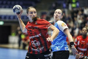 „Tigroaicele” sunt dominate în CSM București - Gloria Bistrița, derby-ul pentru titlu în „Liga Florilor”