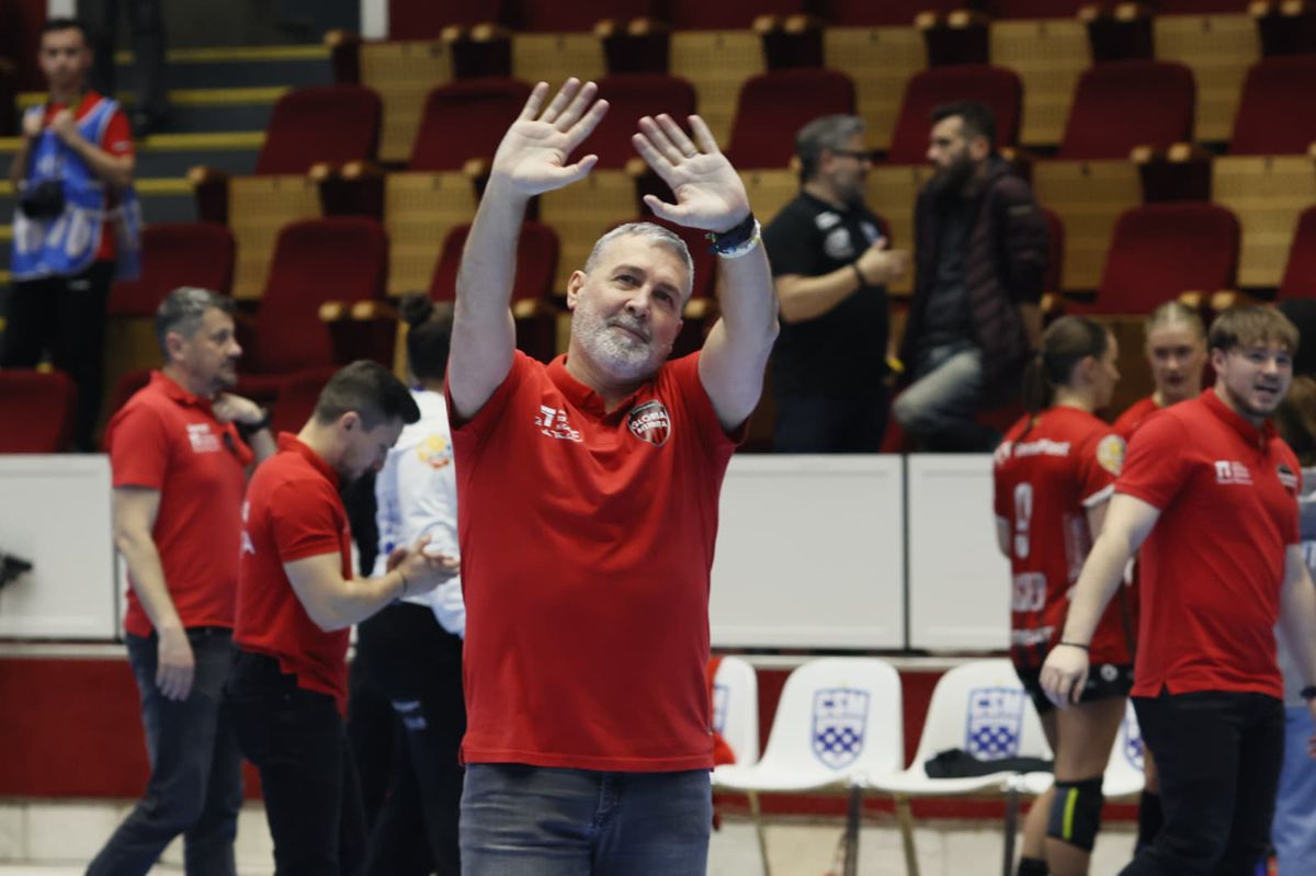 Gloria Bistrița, sărbătoare în peluză la finalul meciului cu CSM București