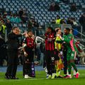 Rafa Leao gesticulează în direcția antrenorului Massimiliano Allegri, portarul Maignan încearcă să-l tempereze / Foto: Imago
