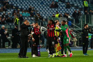 Pe gustul lui Chivu! Milan și bătută, și cu un scandal cât casa în vestiar