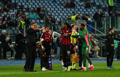 Pe gustul lui Chivu! Milan și bătută, și cu un scandal cât casa în vestiar