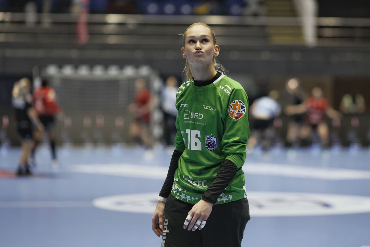 Au dus Gloria în peluză! 20 de imagini spectaculoase de la meciul de titlu din polivalenta bucureșteană: „Dumnezeule!”