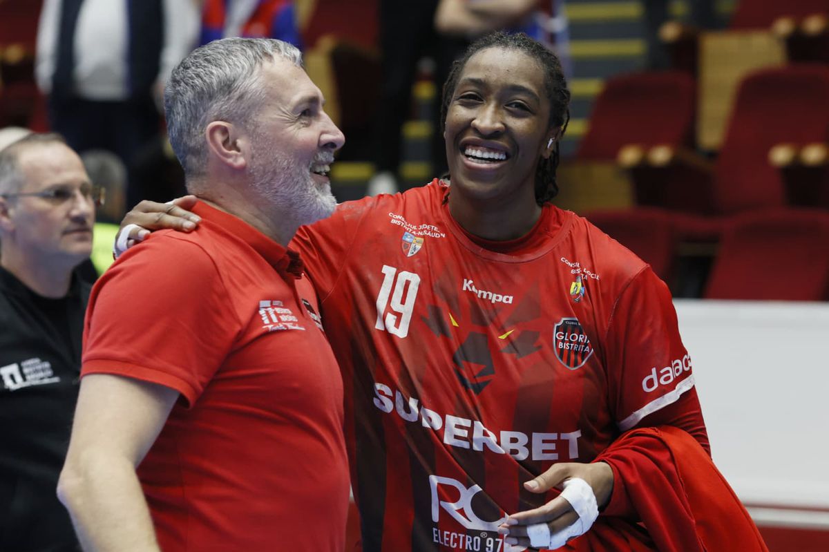 Gloria Bistrița, sărbătoare în peluză la finalul meciului cu CSM București