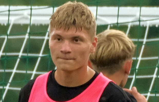 Crimă oribilă! Un internațional de tineret din Rusia a ucis o femeie la ordin » Omorul a fost produs în fața unui minor