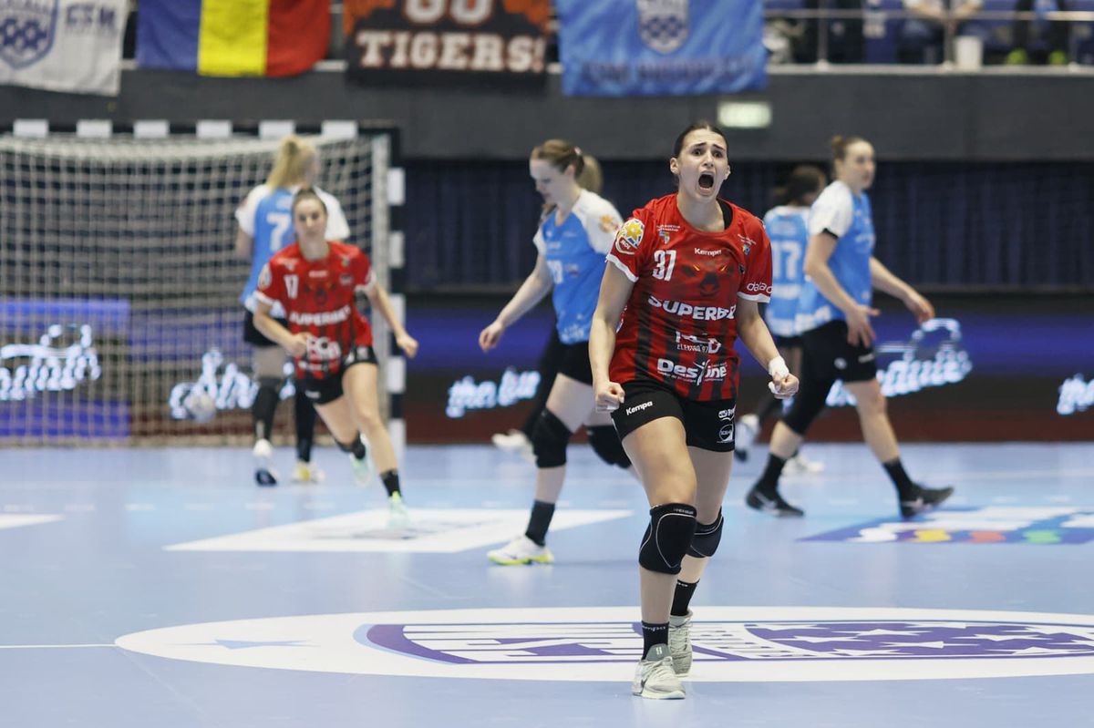 Gloria Bistrița, sărbătoare în peluză la finalul meciului cu CSM București