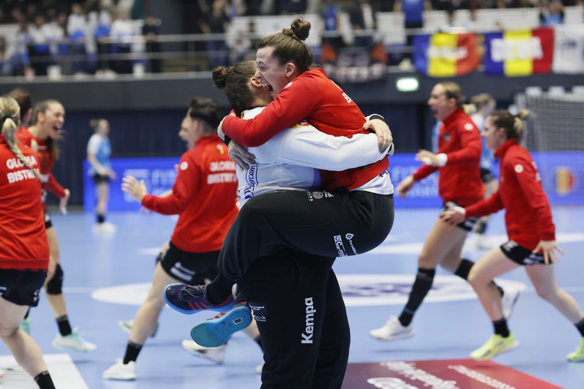 Gloria Bistrița, sărbătoare în peluză la finalul meciului cu CSM București