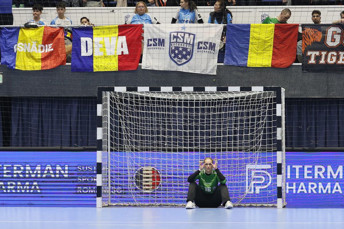 Au dus Gloria în peluză! 20 de imagini spectaculoase de la meciul de titlu din polivalenta bucureșteană: „Dumnezeule!”