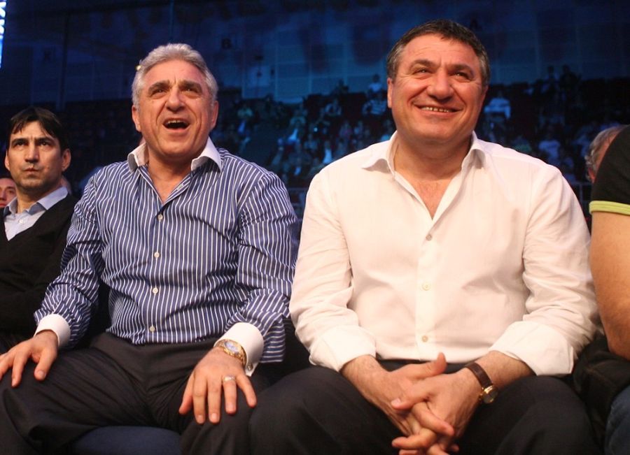 Frații Ioan și Victor Becali Frații Ioan și Victor Becali