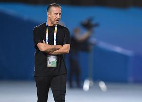 Cu Alexandru Mitriță integralist, Laurențiu Reghecampf a fost învins clar la debutul pe banca lui Al Ahli