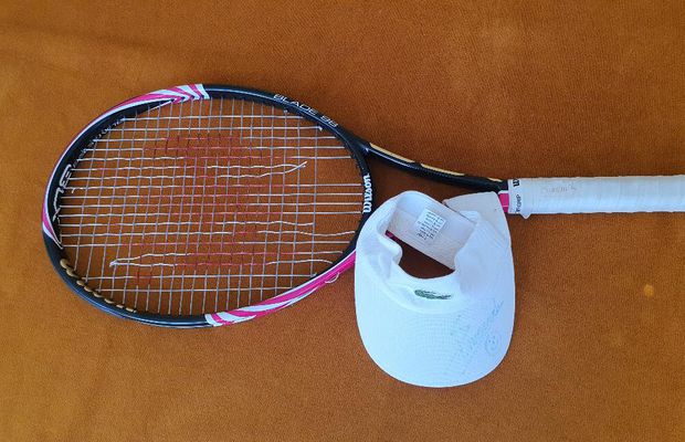 Gest superb al Liceului cu Program Sportiv „Nicolae Rotaru”: donează mai multe obiecte de preț primite de la Simona Halep, Mihai Popescu și Adrian Apostol, în sprijinul copiilor cu autism